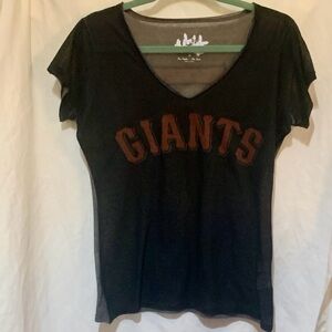 NEW Size medium Giants sheer v-neck! Perfect for summer games! It fits a x’s